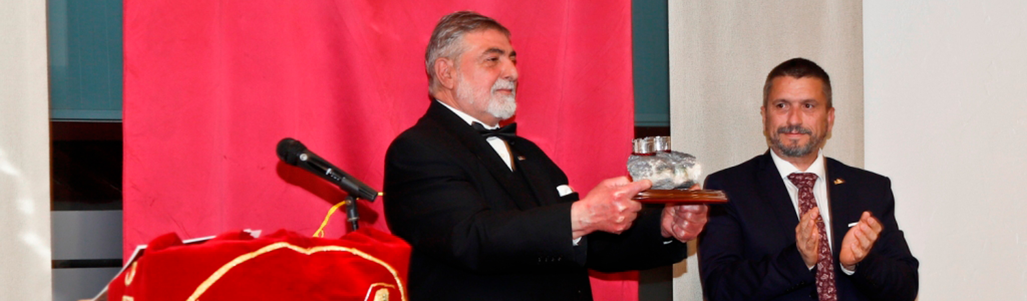 Miguel Bastida Hurtado, recibe la máxima distinción del Senado Romano