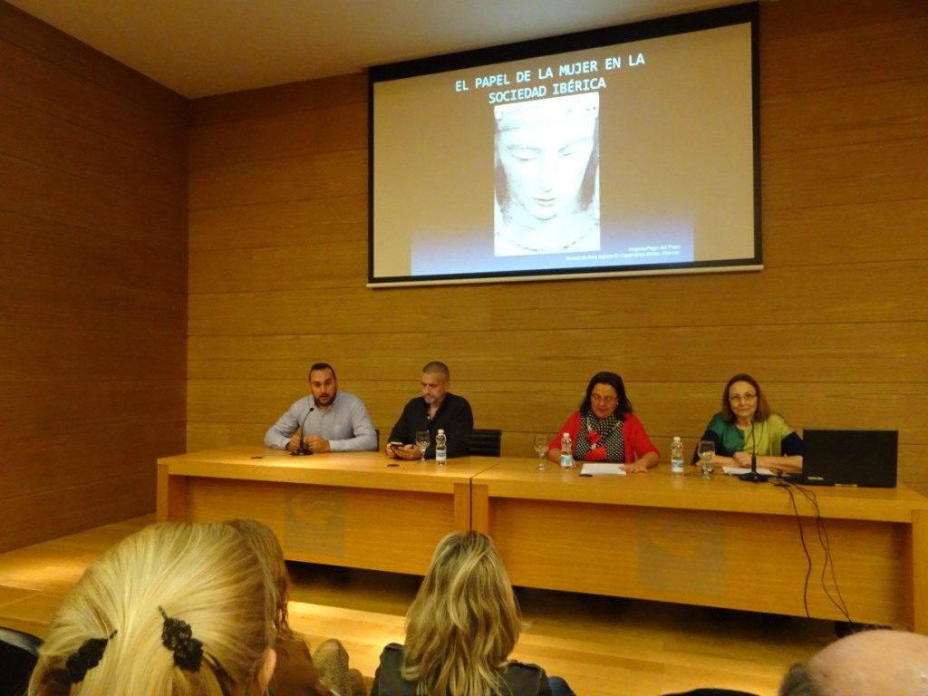 CICLO DE CONFERENCIAS 'SEMANA CULTURAL' EN EL TEATRO ROMANO. EL ÉXITO ESTABA GARANTIZADO