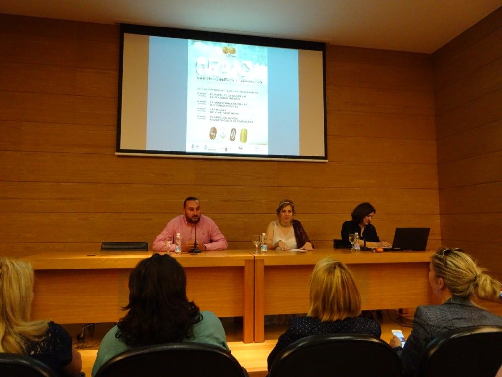 CICLO DE CONFERENCIAS 'SEMANA CULTURAL' EN EL TEATRO ROMANO. EL ÉXITO ESTABA GARANTIZADO