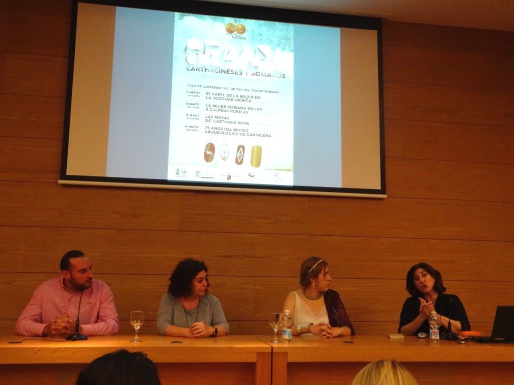 CICLO DE CONFERENCIAS 'SEMANA CULTURAL' EN EL TEATRO ROMANO. EL ÉXITO ESTABA GARANTIZADO