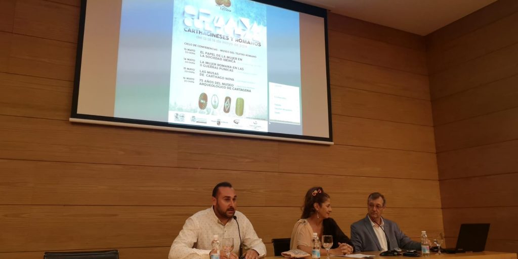 CICLO DE CONFERENCIAS 'SEMANA CULTURAL' EN EL TEATRO ROMANO. EL ÉXITO ESTABA GARANTIZADO