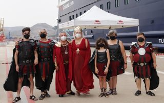 Magnífica recepción ofrecida por Carthagineses y Romanos al crucero "Mein Schiff 2"